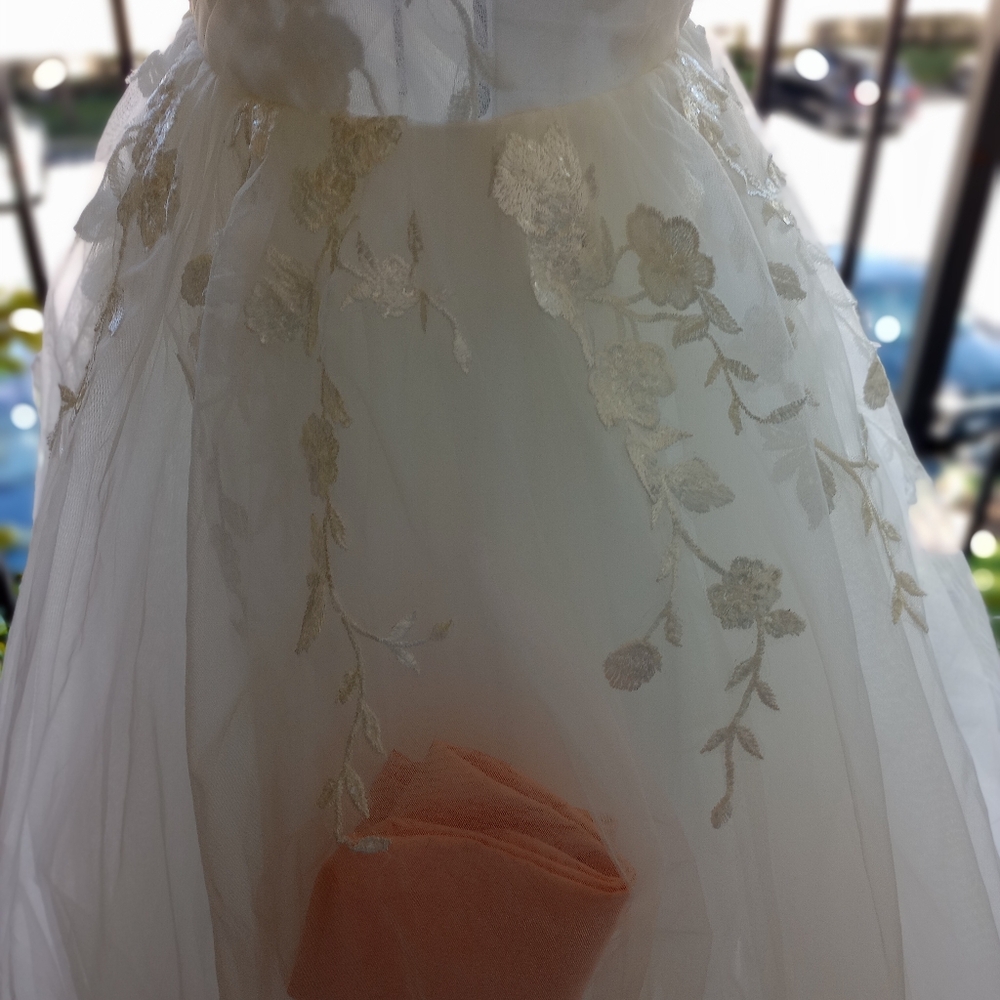 Elegant White, Tulle and Organza Wedding Gown - Picture 11 of 11